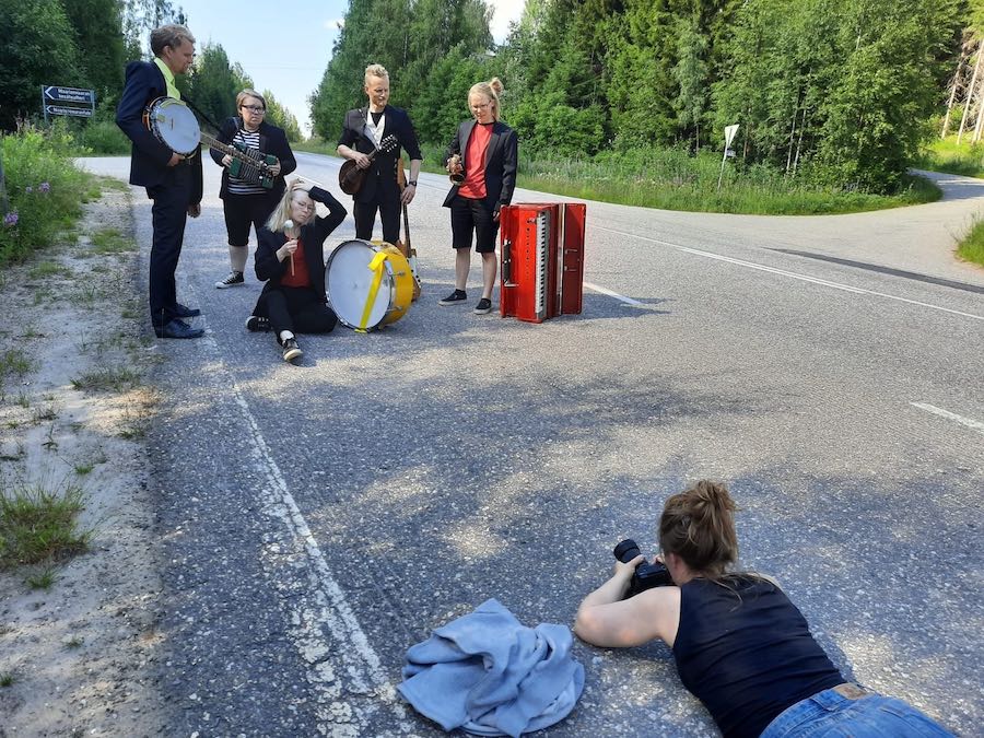 Hei, me tulemme taas! -esityksestä kuva